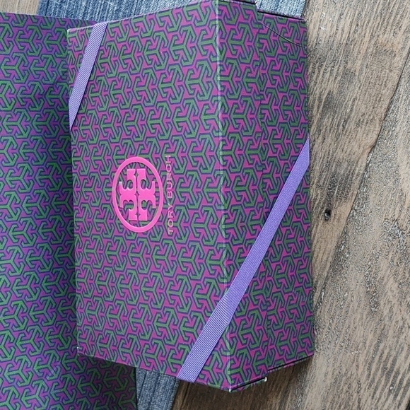 TORY BURCH Shoe and Gift Bag SET - Picture 2 of 12